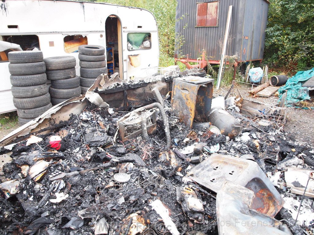 Wohnwagen ausgebrannt Koeln Muelheim Muelheimer Ring Piccoloministr P040.JPG